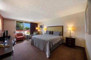 Room, 1 King Bed | Premium bedding, down comforters, desk, iron/ironing board