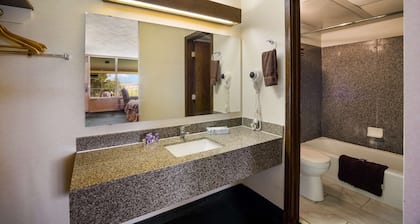Travelodge by Wyndham Oakley