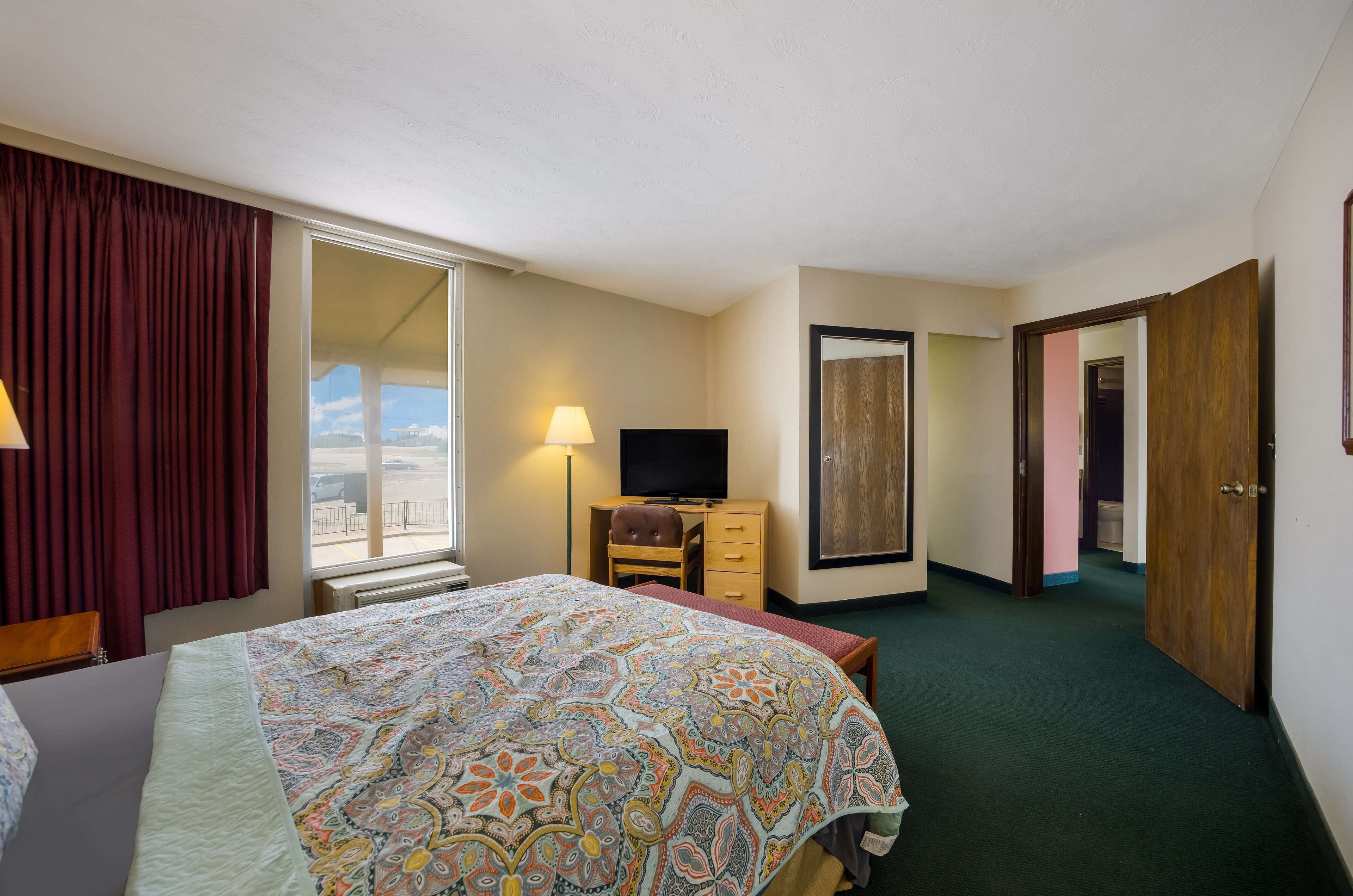 Family Suite, Non Smoking (3 Queen Beds) | Premium bedding, down comforters, desk, iron/ironing board