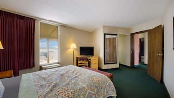 Family Suite, Non Smoking (3 Queen Beds) | Premium bedding, down comforters, desk, iron/ironing board
