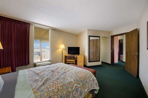 Family Suite, Non Smoking (3 Queen Beds)