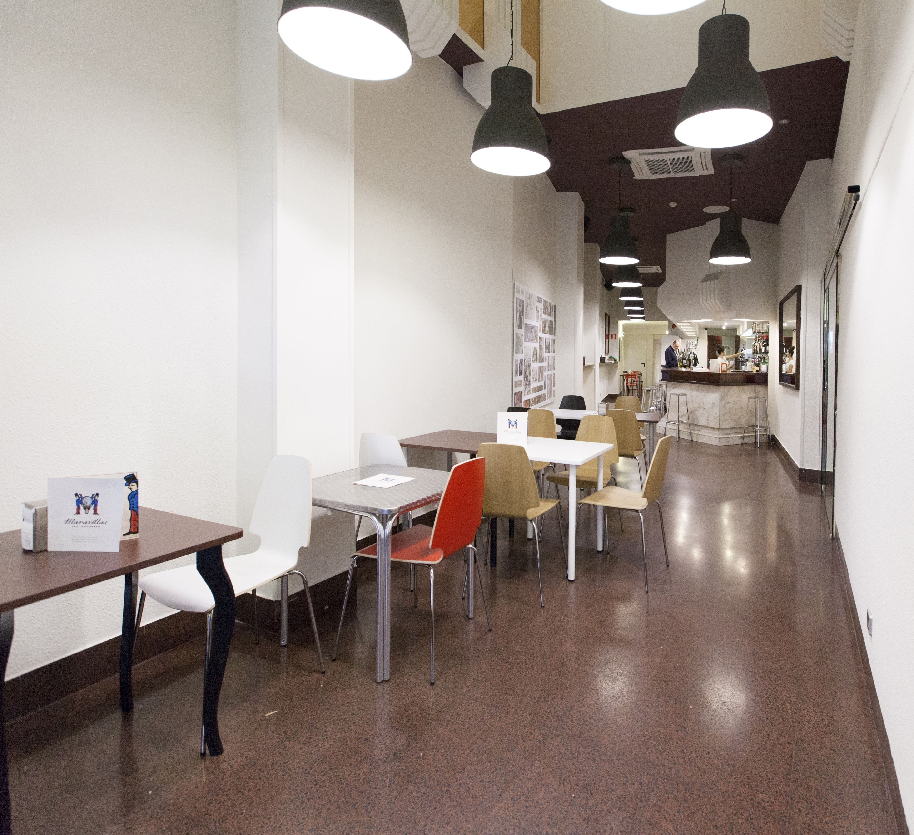 تقديم الإفطار والغداء والعشاء