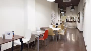 Der serveres morgenmad, frokost og aftensmad