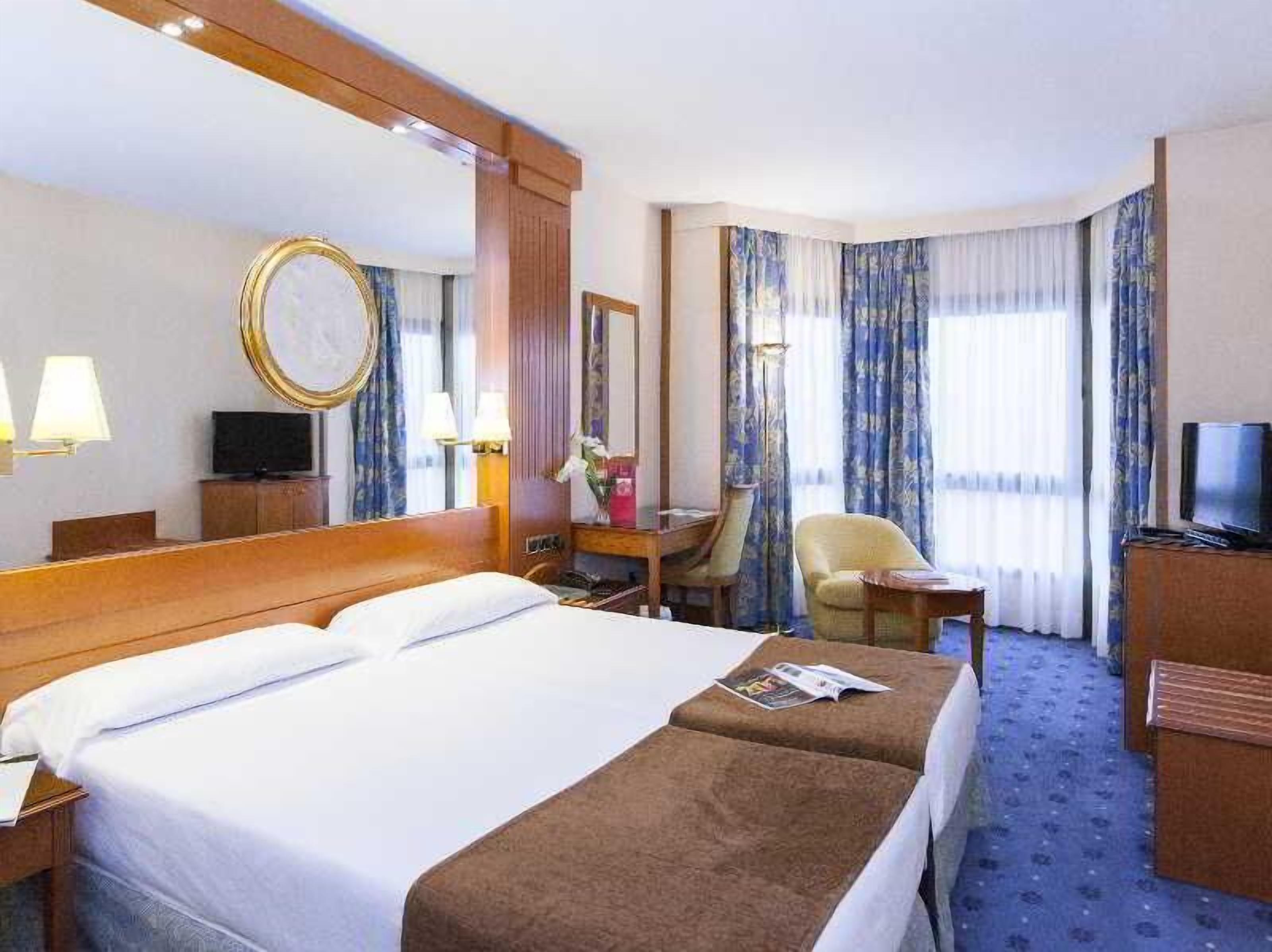 Pillowtop beds, minibar, in-room safe, desk