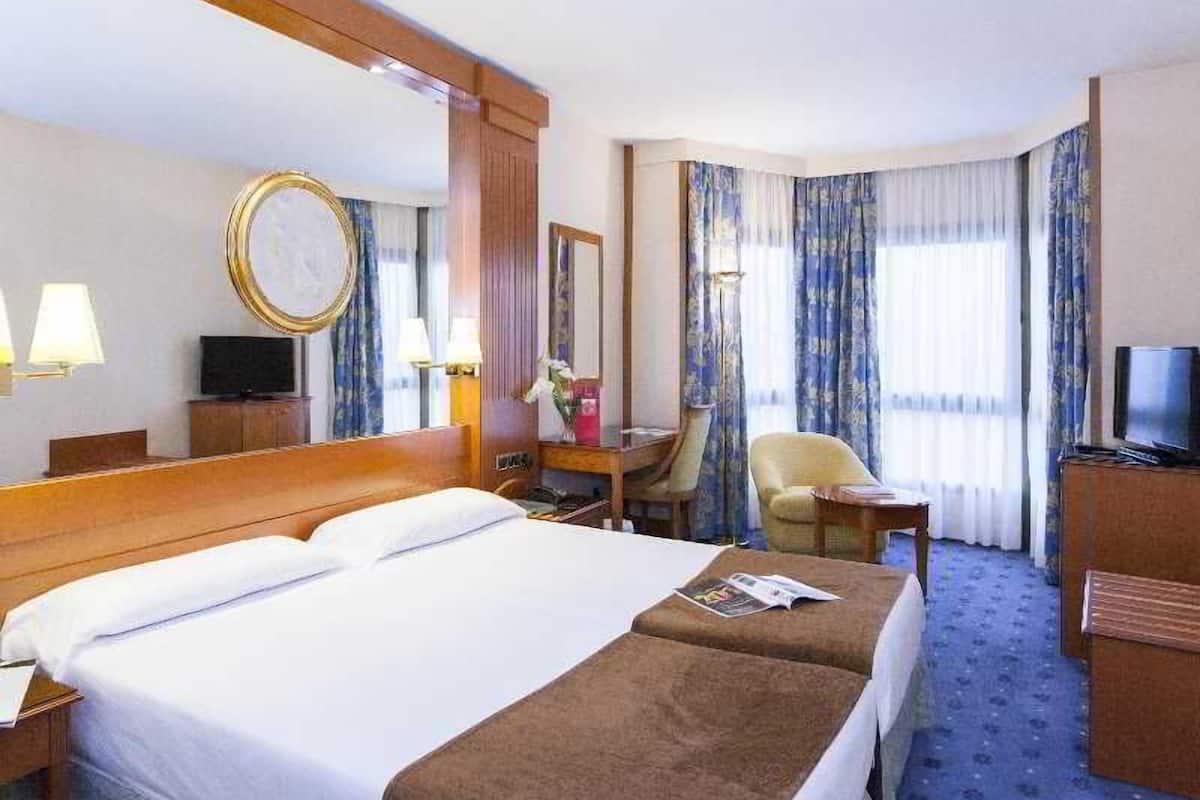 Camas con pillow-top, minibar y caja de seguridad en la habitación