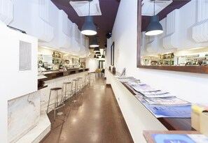 Bar (in der Unterkunft)