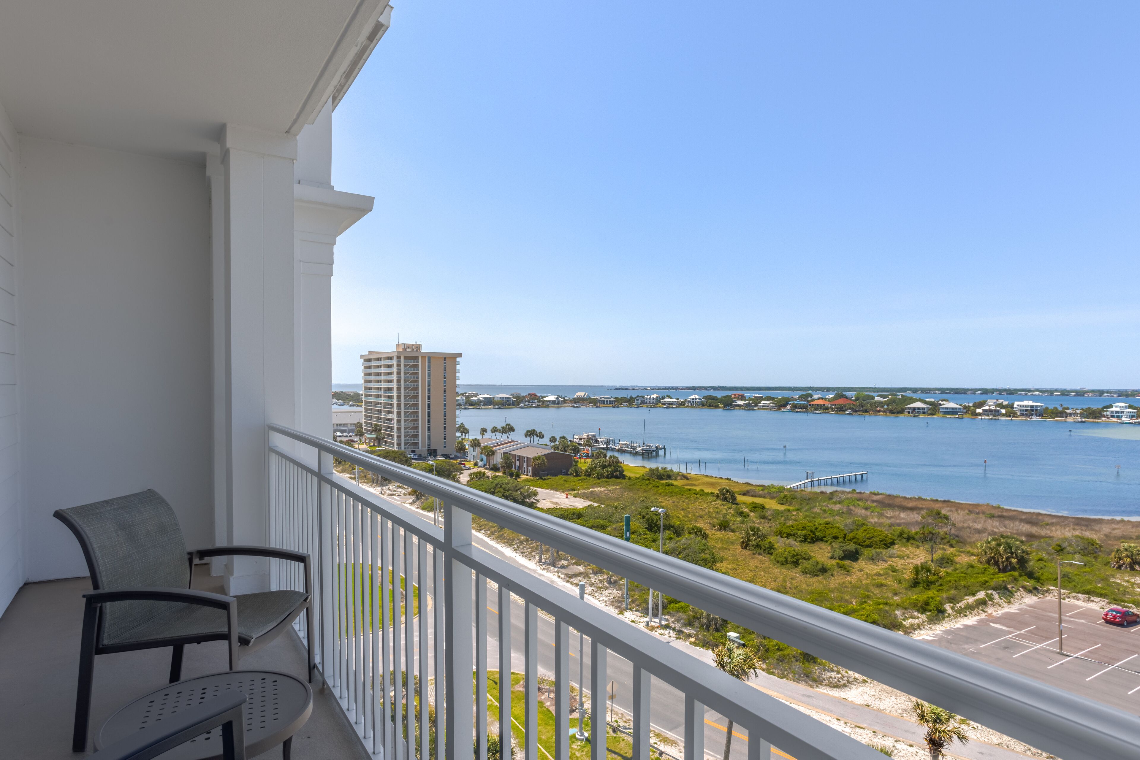 ルーム キングベッド 1 台 バルコニー ベイビュー | ビーチ / オーシャン ビュー