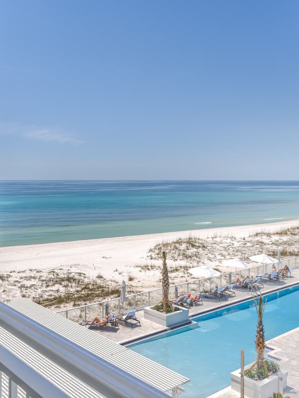 Executive Room, 1 King Bed, Balcony (Bay Front) | Premium bedding, pillowtop beds, in-room safe, desk