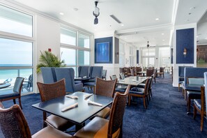 Serviço de café da manhã, culinária americana, vistas para a praia 