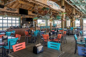 Déjeuner, dîner et souper servis sur place, vue sur la plage 