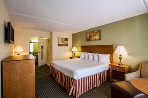 Schreibtisch, laptopgeeigneter Arbeitsplatz, Bügeleisen/Bügelbrett