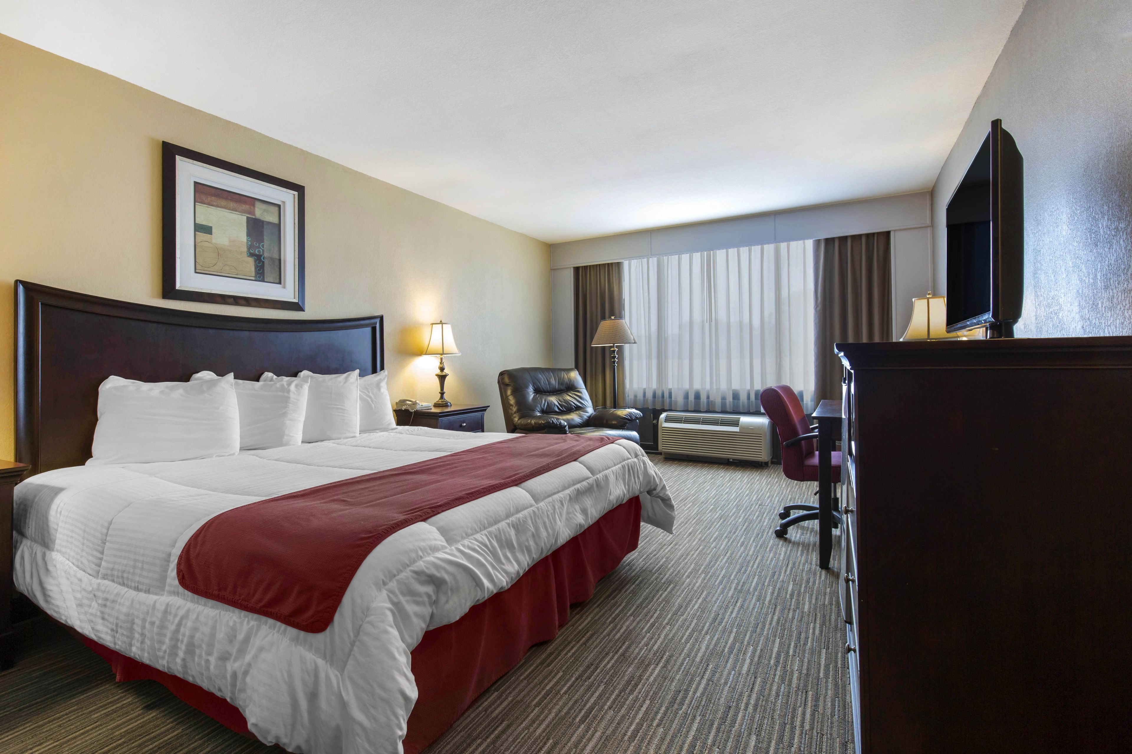 Habitación estándar, 1 cama King size | Escritorio, tabla de planchar con plancha y cunas gratuitas 