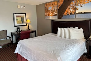 Room, 1 King Bed, Mobility Accessible, Non Smoking (Roll-in Shower, Exterior)