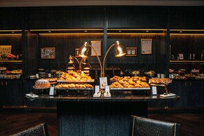 Daily buffet breakfast for a fee