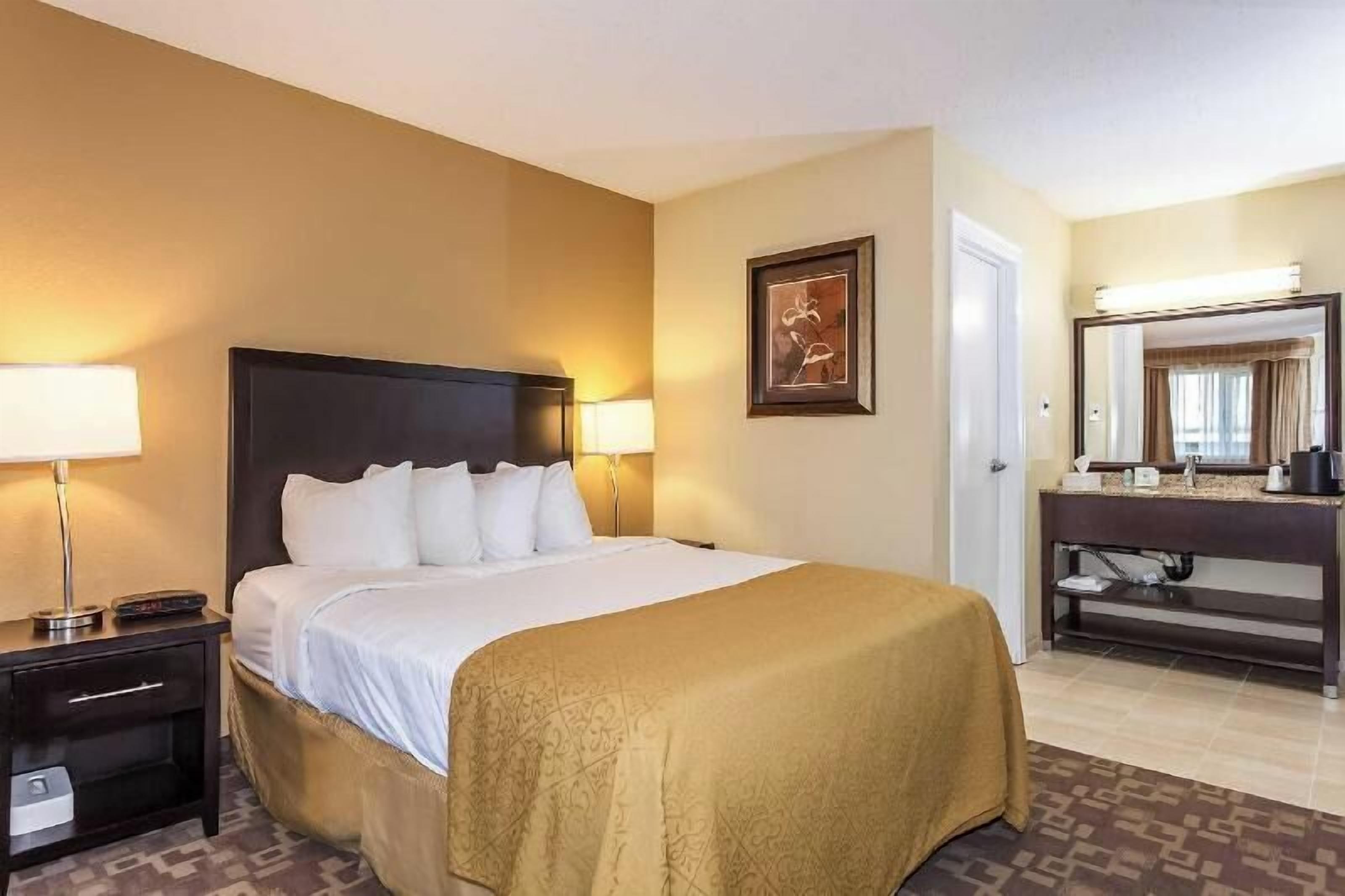 Tilam berlapik, meja, seterika/papan seterika, Wi-fi percuma 