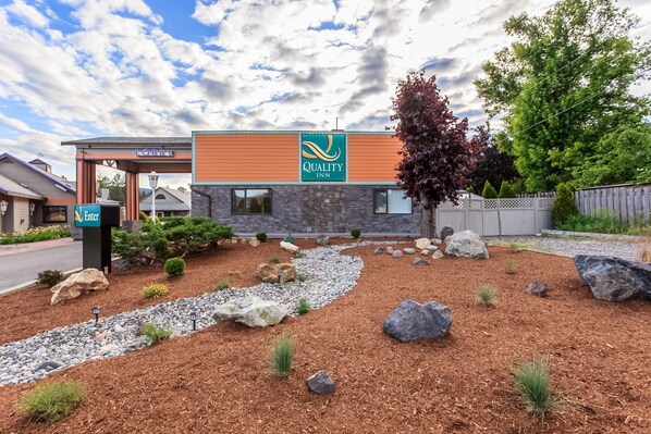 Exterior - Quality Inn (Merritt)