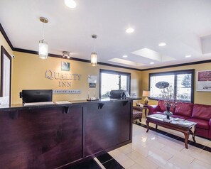 Lobby - Quality Inn (Merritt)