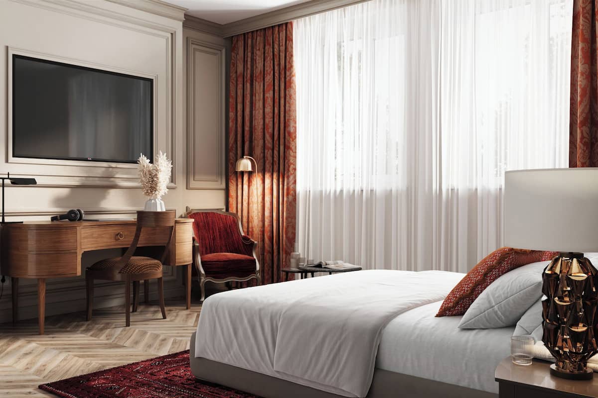 Hypo-allergenic bedding, free minibar, in-room safe, desk