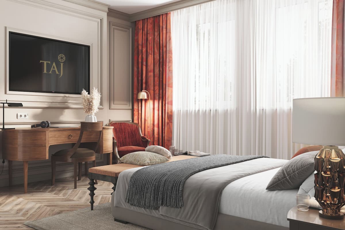 Hypo-allergenic bedding, free minibar, in-room safe, desk