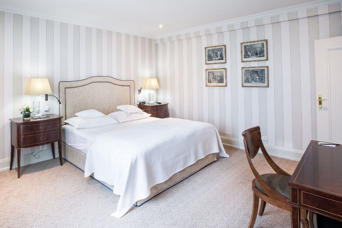 Hypo-allergenic bedding, free minibar, in-room safe, desk