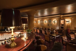 Piano bar