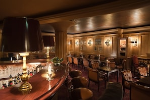 Piano bar