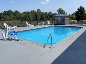 Piscine extérieure (ouverte en saison)