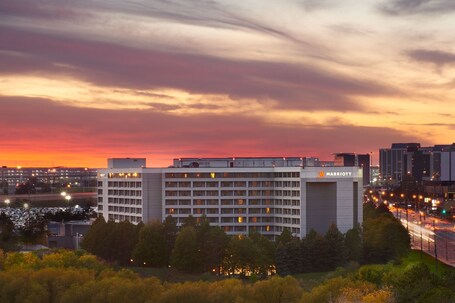 Toronto Airport Marriott Hotel - Image 5