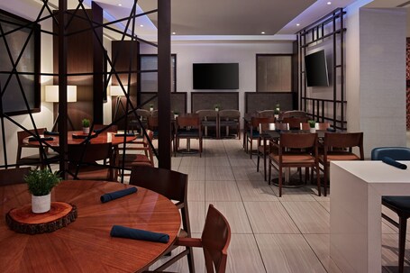 Toronto Airport Marriott Hotel - Image 39