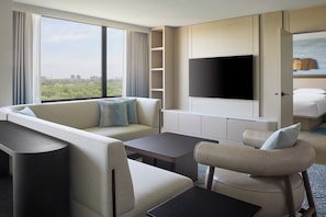 50-inch LCD TV with cable channels, TV, pay films - Toronto Airport Marriott Hotel (Toronto)