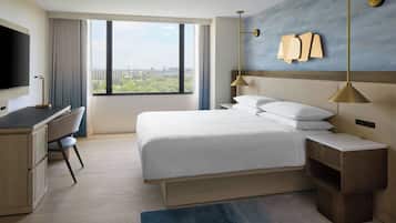 Luxe beddengoed, een kluis op de kamer, een bureau