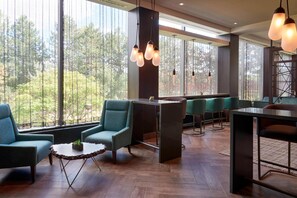 Club Room, 1 King Bed | Property amenity