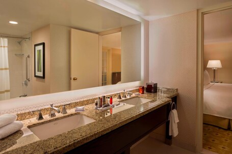 Toronto Airport Marriott Hotel - Image 22