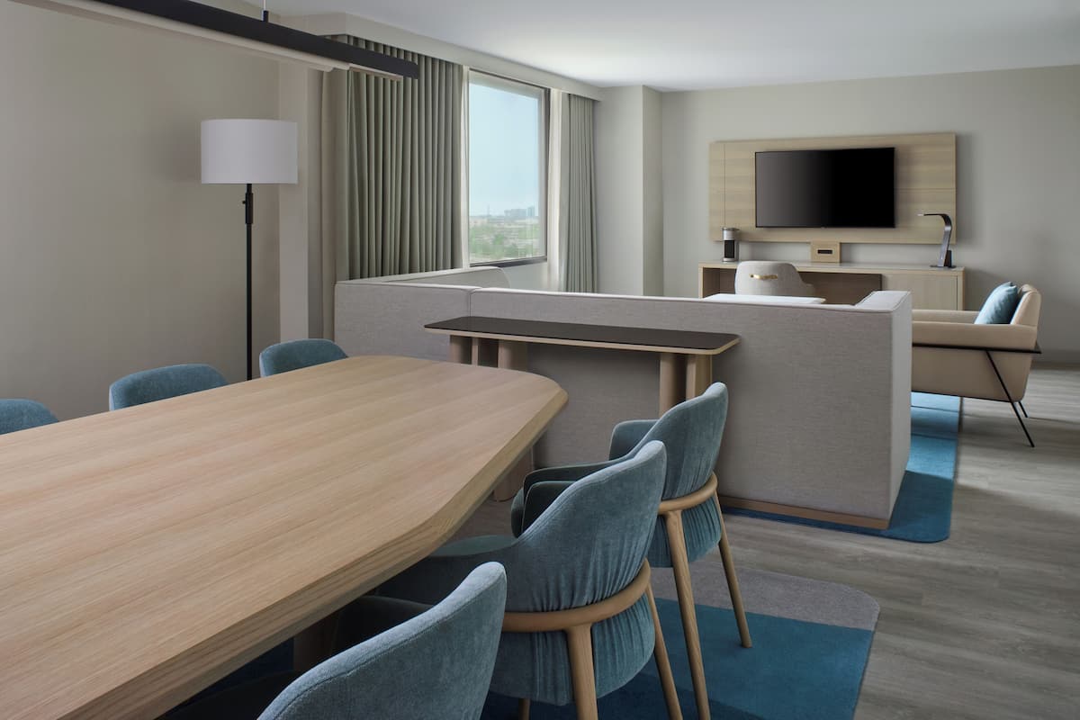 Club Suite, 1 Bedroom | Premium bedding, in-room safe, desk, blackout drapes