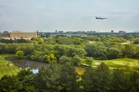 Toronto Airport Marriott Hotel - Image 8