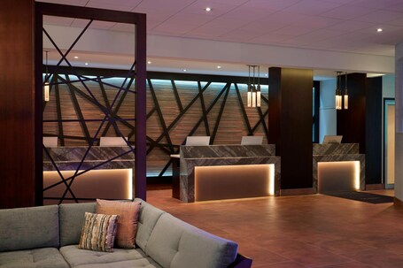 Toronto Airport Marriott Hotel - Image 2