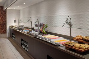 Daily to-go breakfast for a fee - Toronto Airport Marriott Hotel (Toronto)