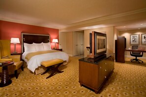 Suite, 1 King Bed | In-room safe, desk, blackout drapes, iron/ironing board