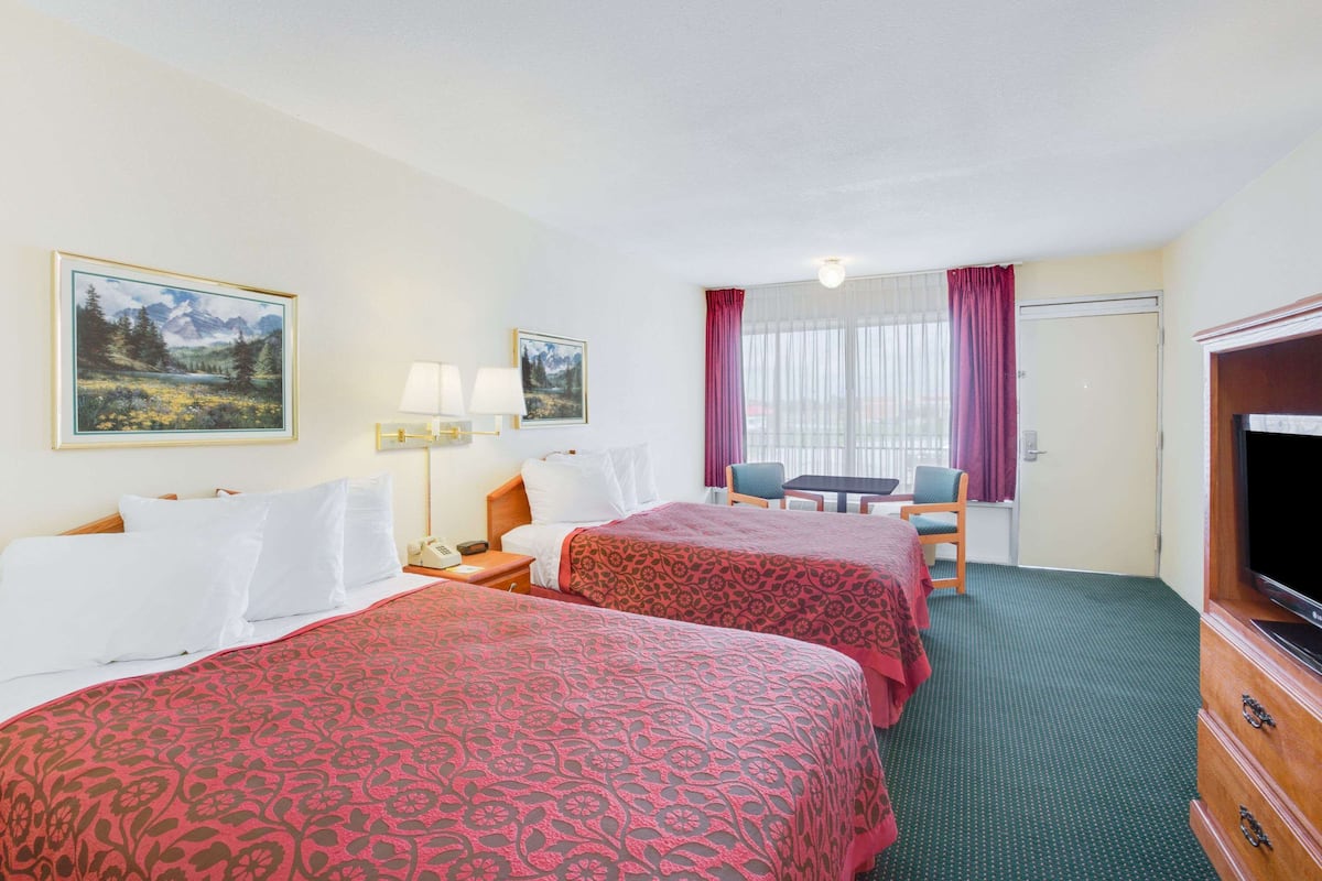 Double Room, 2 Double Beds | Free WiFi, bed sheets