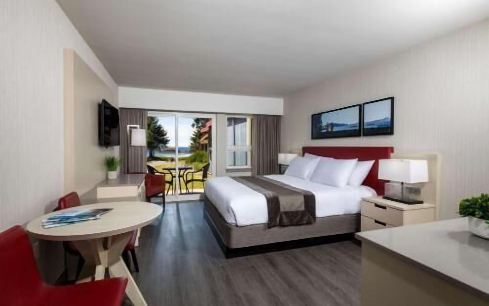 Hypo-allergenic bedding, pillowtop beds, in-room safe, desk