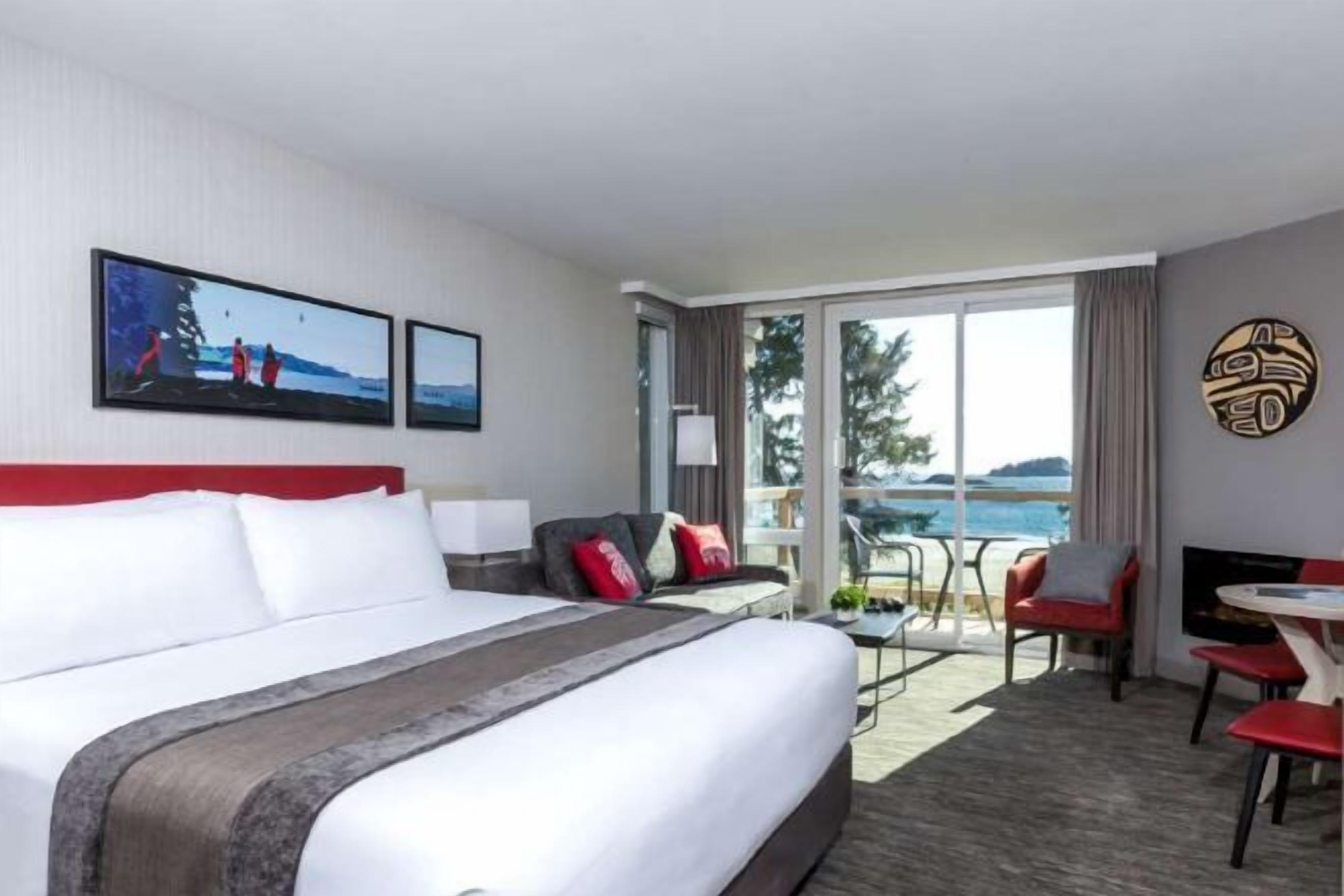 防过敏的被褥、加厚床垫、客房内保险箱、办公桌