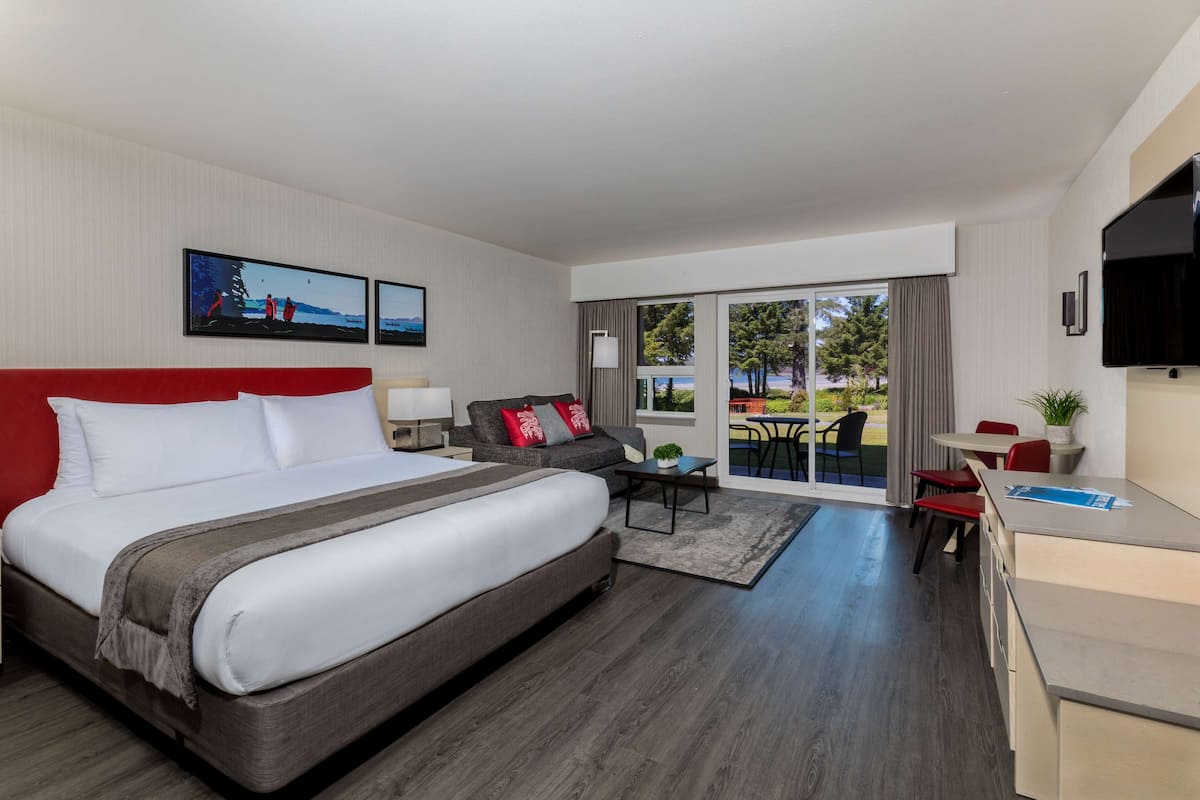 Hypo-allergenic bedding, pillow-top beds, in-room safe, desk