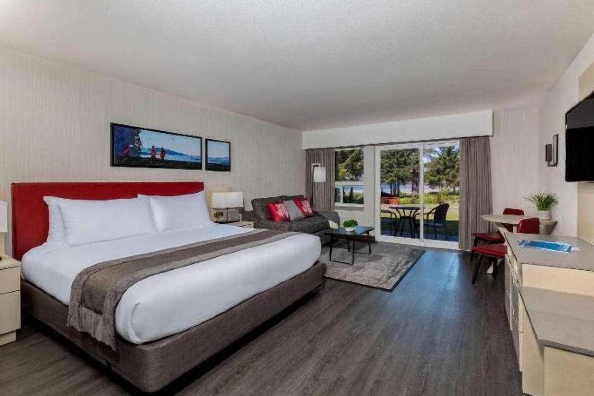 Hypo-allergenic bedding, pillow-top beds, in-room safe, desk