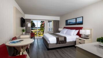 Standard Room, 1 King Bed, Accessible, Ground Floor | Hypo-allergenic bedding, pillow-top beds, in-room safe, desk