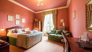 Chambre Double Supérieure | Draps en coton égyptien, bureau, fer et planche à repasser