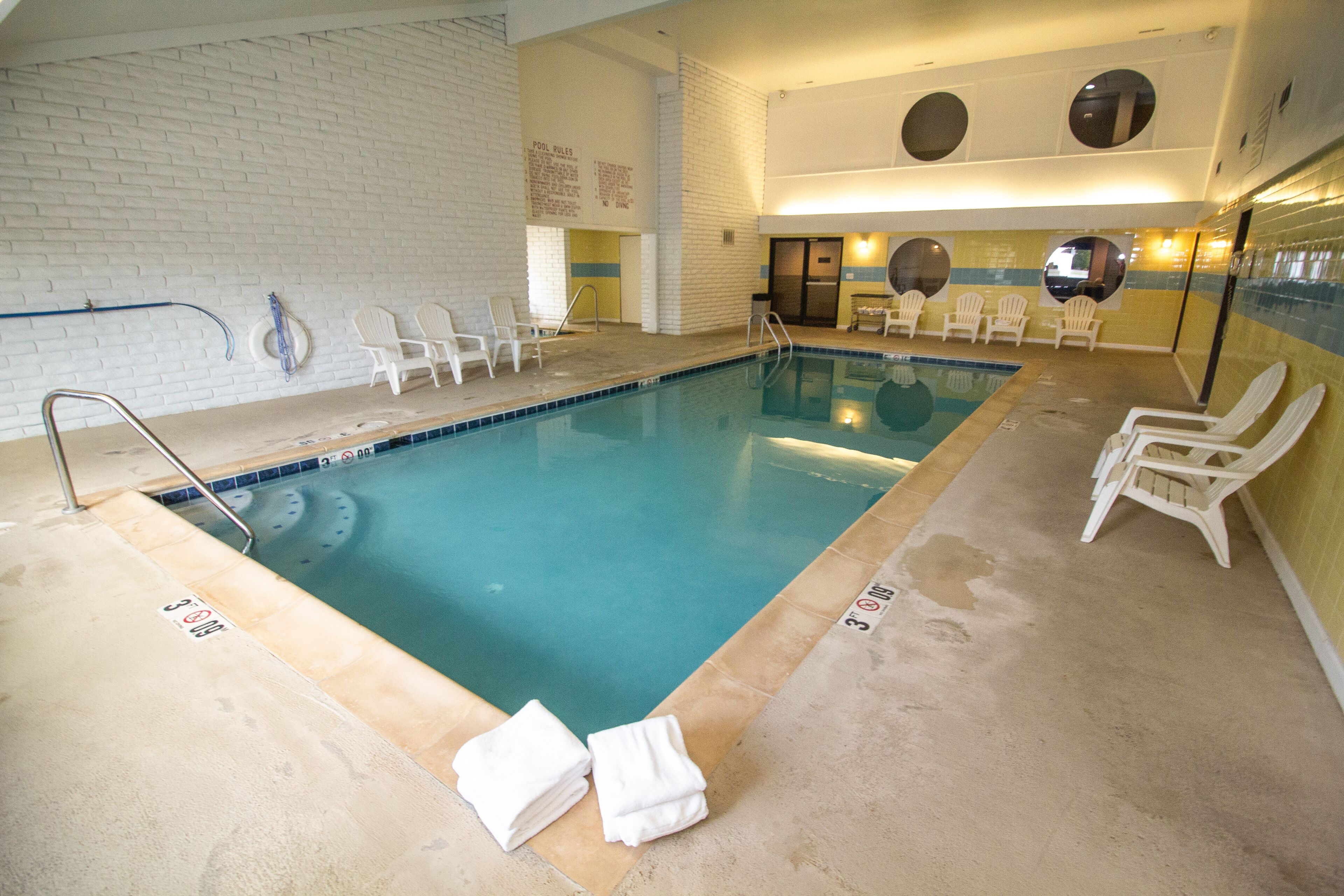Innendørsbasseng
