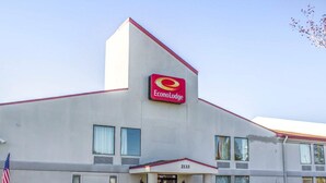 A building with a prominent EconoLodge sign, a flat facade, and a numbered address.
