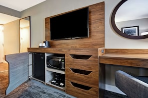 In-room safe, desk, iron/ironing board, free WiFi