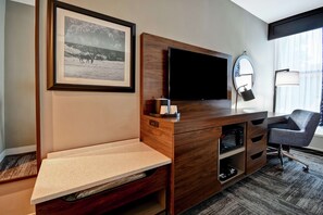 In-room safe, desk, iron/ironing board, free WiFi