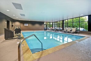 Una piscina cubierta